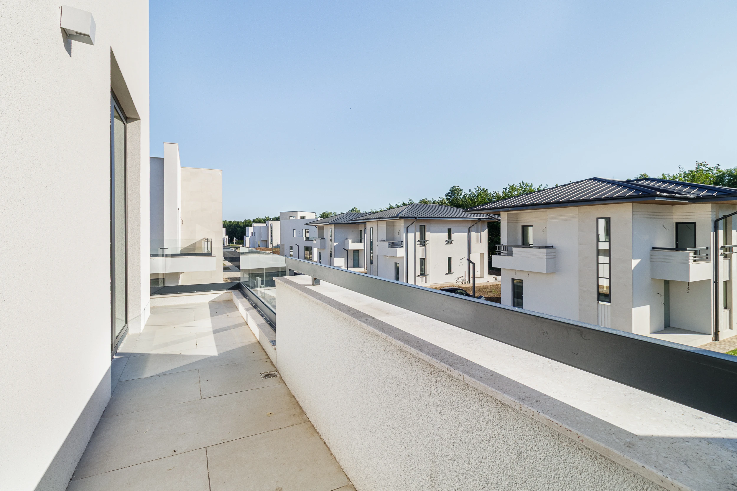 Sensi Garden — vedere de pe balcon spre ansamblu